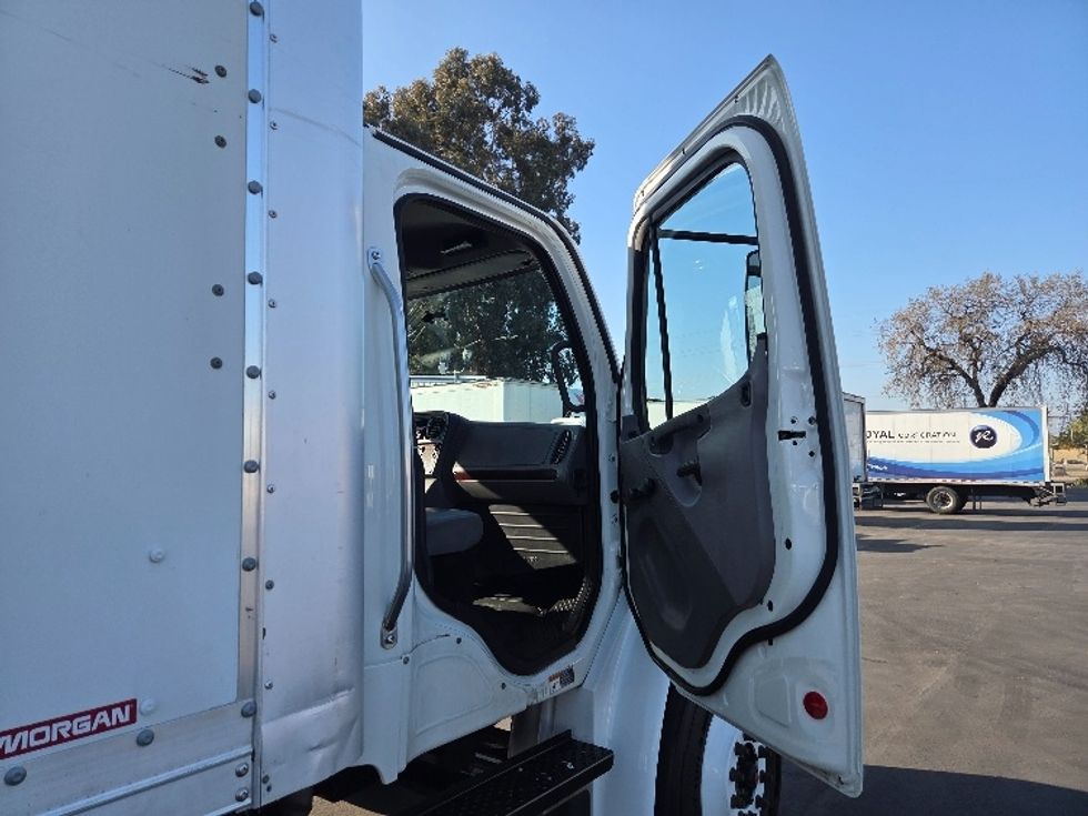 Medium Duty Box Truck-Light and Medium Duty Trucks-Freightliner-2019-M2-West Sacramento-CA-275,455\n\t\tmiles-$ 30,500 - Image 20