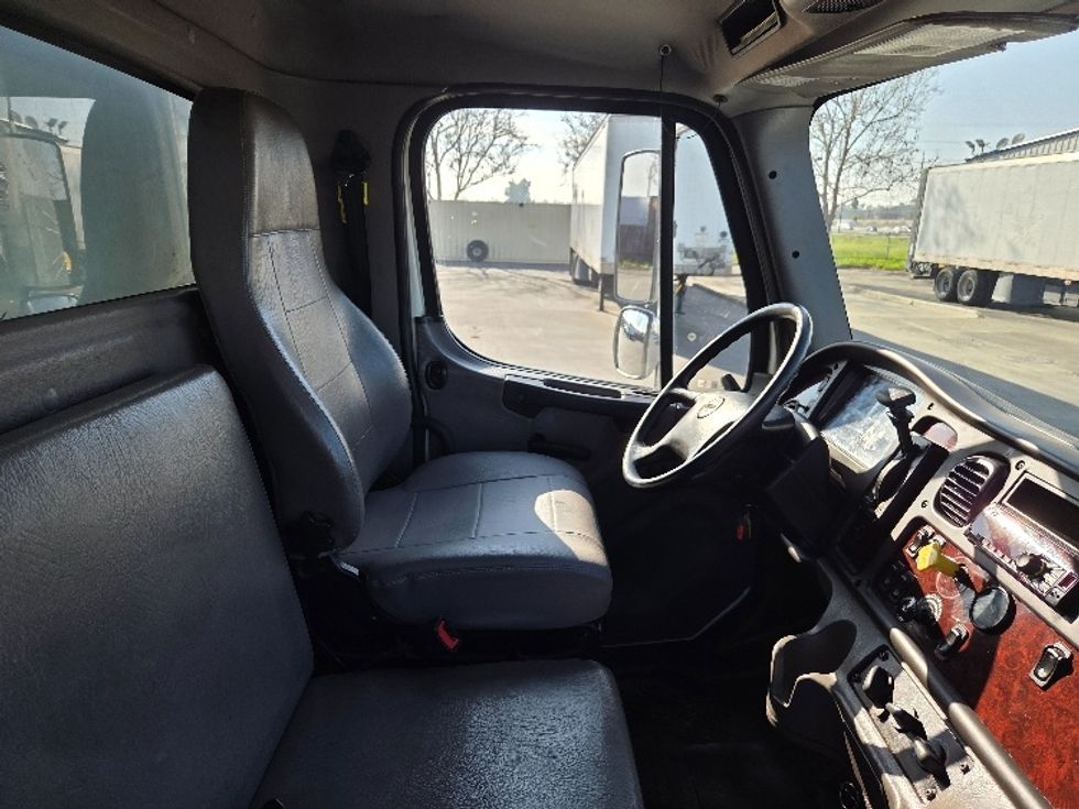 Medium Duty Box Truck-Light and Medium Duty Trucks-Freightliner-2019-M2-West Sacramento-CA-275,455\n\t\tmiles-$ 30,500 - Image 22