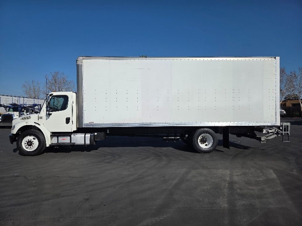 Medium Duty Box Truck-Light and Medium Duty Trucks-Freightliner-2019-M2-West Sacramento-CA-275,455\n\t\tmiles-$ 30,500 - Image 4