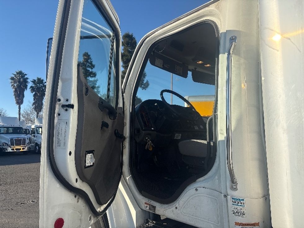 Medium Duty Box Truck-Light and Medium Duty Trucks-Freightliner-2019-M2-West Sacramento-CA-280,966\n\t\tmiles-$ 36,000 - Image 16