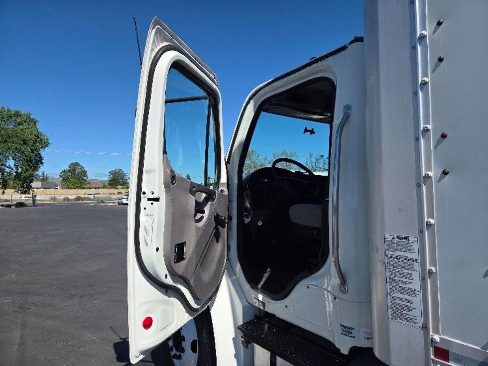 Medium Duty Box Truck-Light and Medium Duty Trucks-Freightliner-2019-M2-West Sacramento-CA-283,222\n\t\tmiles-$ 29,250 - Image 16