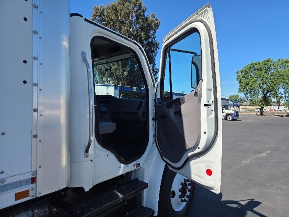 Medium Duty Box Truck-Light and Medium Duty Trucks-Freightliner-2019-M2-West Sacramento-CA-283,222\n\t\tmiles-$ 29,250 - Image 20