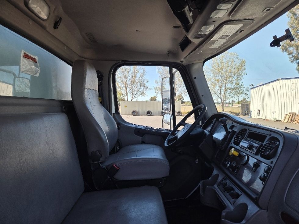 Medium Duty Box Truck-Light and Medium Duty Trucks-Freightliner-2019-M2-West Sacramento-CA-283,222\n\t\tmiles-$ 29,250 - Image 22