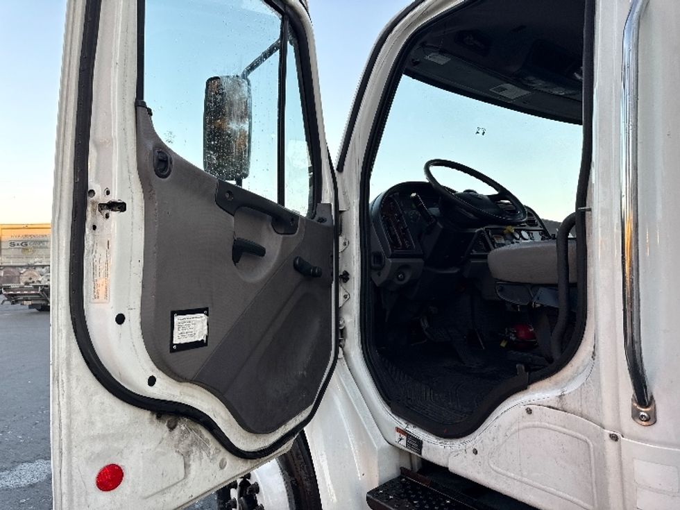 Medium Duty Box Truck-Light and Medium Duty Trucks-Freightliner-2019-M2-West Sacramento-CA-289,103\n\t\tmiles-$ 34,750 - Image 16