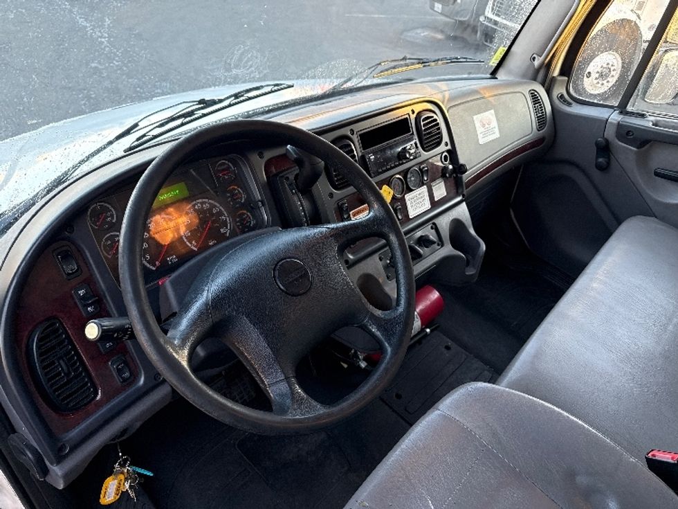 Medium Duty Box Truck-Light and Medium Duty Trucks-Freightliner-2019-M2-West Sacramento-CA-289,103\n\t\tmiles-$ 34,750 - Image 18