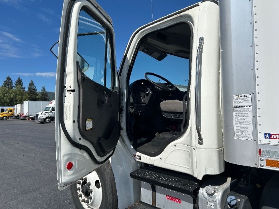 Medium Duty Box Truck-Light and Medium Duty Trucks-Freightliner-2019-M2-West Sacramento-CA-303,433\n\t\tmiles-$ 20,000 - Image 16
