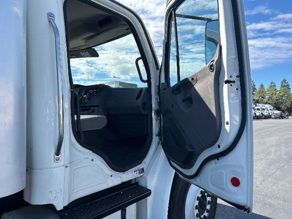 Medium Duty Box Truck-Light and Medium Duty Trucks-Freightliner-2019-M2-West Sacramento-CA-303,433\n\t\tmiles-$ 20,000 - Image 20
