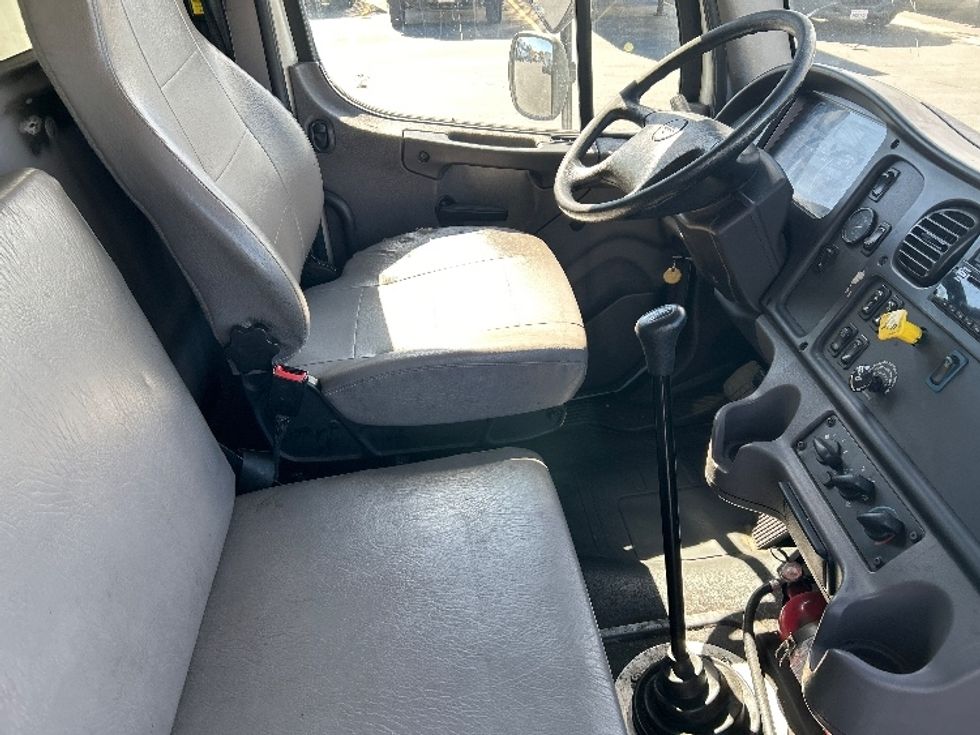 Medium Duty Box Truck-Light and Medium Duty Trucks-Freightliner-2019-M2-West Sacramento-CA-303,433\n\t\tmiles-$ 20,000 - Image 22