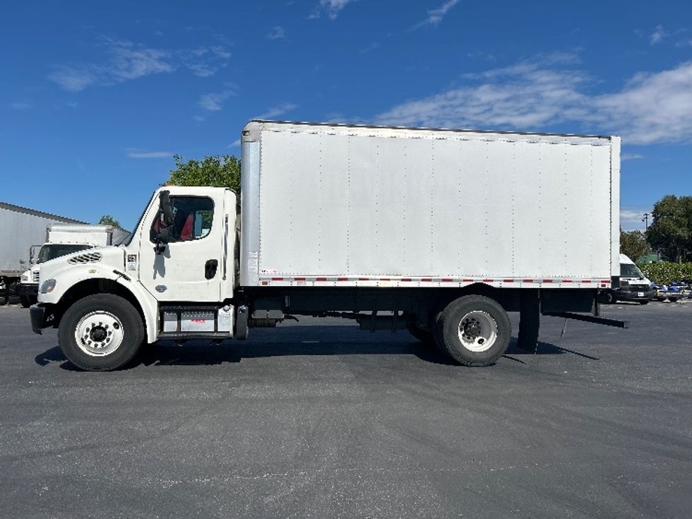 Medium Duty Box Truck-Light and Medium Duty Trucks-Freightliner-2019-M2-West Sacramento-CA-303,433\n\t\tmiles-$ 20,000 - Image 4