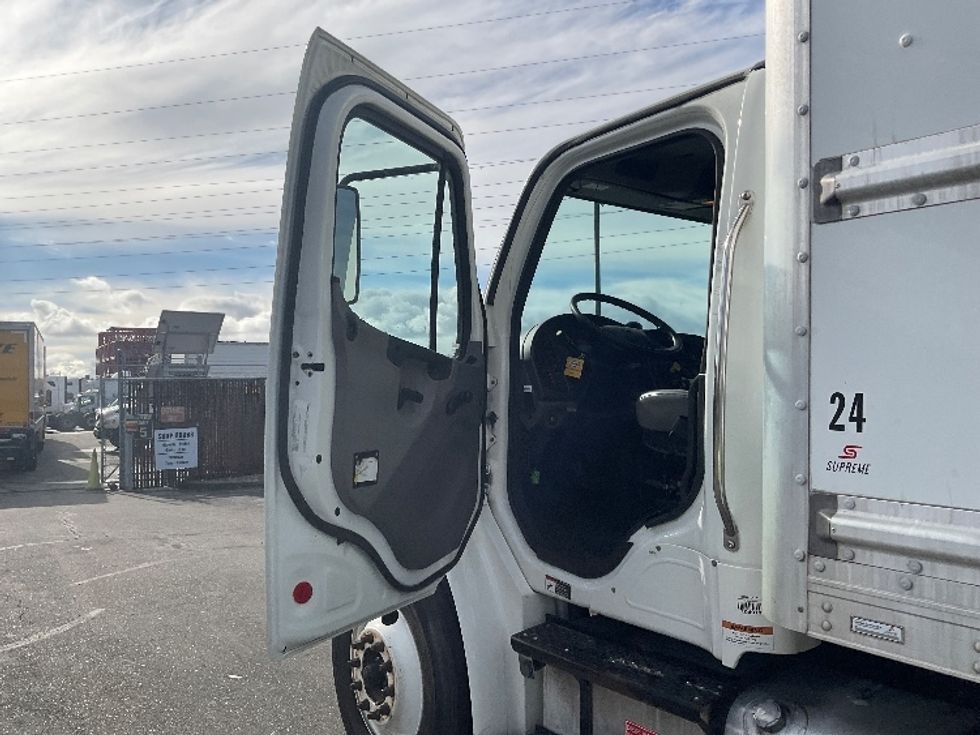 Medium Duty Box Truck-Light and Medium Duty Trucks-Freightliner-2019-M2-West Sacramento-CA-341,693\n\t\tmiles-$ 24,500 - Image 16