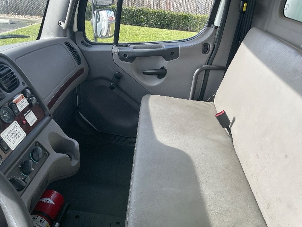 Medium Duty Box Truck-Light and Medium Duty Trucks-Freightliner-2019-M2-West Sacramento-CA-341,693\n\t\tmiles-$ 24,500 - Image 19