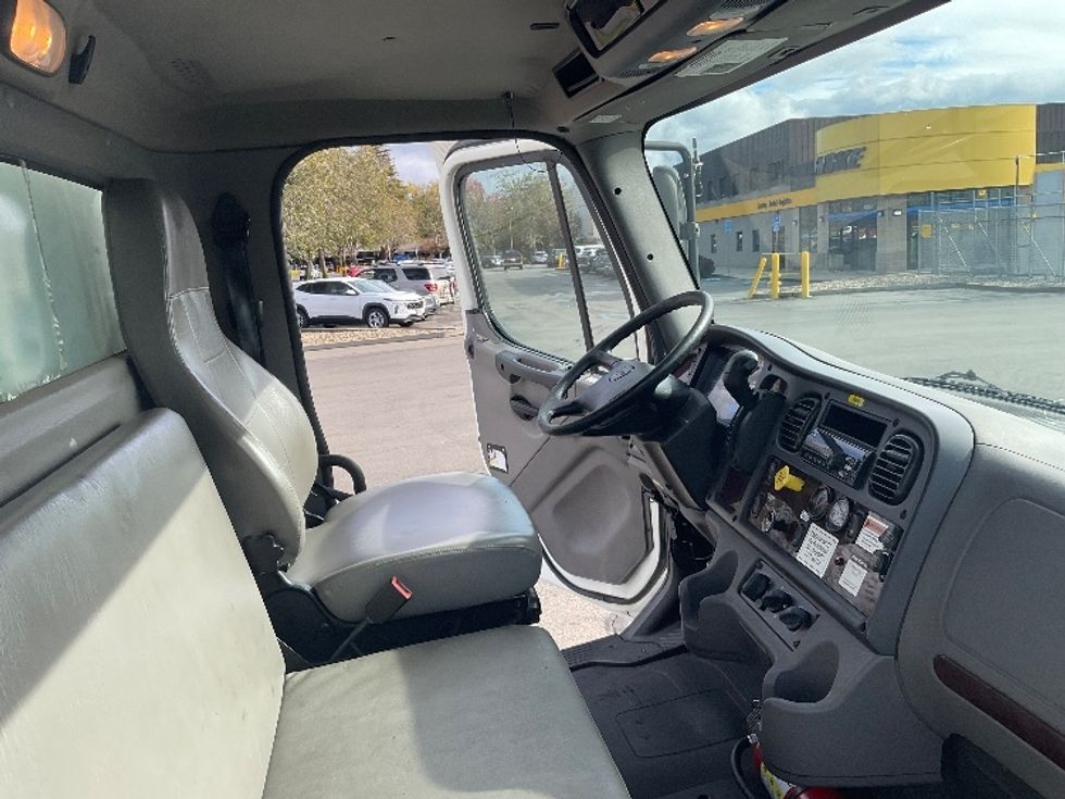 Medium Duty Box Truck-Light and Medium Duty Trucks-Freightliner-2019-M2-West Sacramento-CA-341,693\n\t\tmiles-$ 24,500 - Image 22
