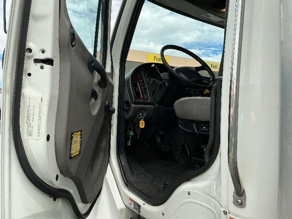 Medium Duty Box Truck-Light and Medium Duty Trucks-Freightliner-2019-M2-West Sacramento-CA-390,939\n\t\tmiles-$ 23,500 - Image 16
