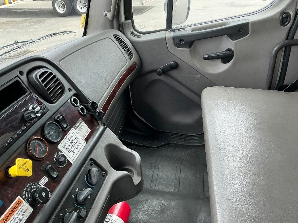 Medium Duty Box Truck-Light and Medium Duty Trucks-Freightliner-2019-M2-West Sacramento-CA-390,939\n\t\tmiles-$ 23,500 - Image 18