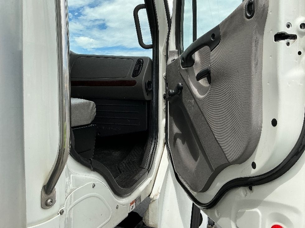 Medium Duty Box Truck-Light and Medium Duty Trucks-Freightliner-2019-M2-West Sacramento-CA-390,939\n\t\tmiles-$ 23,500 - Image 19