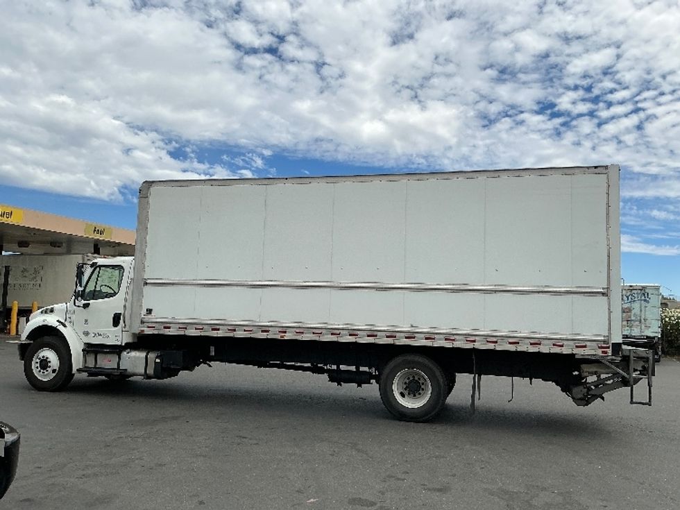 Medium Duty Box Truck-Light and Medium Duty Trucks-Freightliner-2019-M2-West Sacramento-CA-390,939\n\t\tmiles-$ 23,500 - Image 4