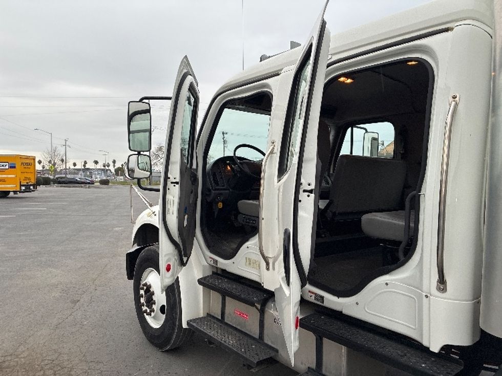 Medium Duty Box Truck-Light and Medium Duty Trucks-Freightliner-2019-M2-West Sacramento-CA-68,372\n\t\tmiles-$ 70,000 - Image 16