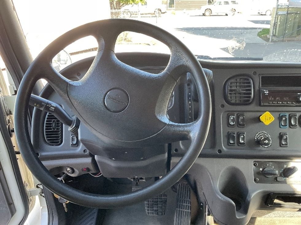 Medium Duty Box Truck-Light and Medium Duty Trucks-Freightliner-2019-M2-West Valley City-UT-107,687\n\t\tmiles-$ 60,750 - Image 18