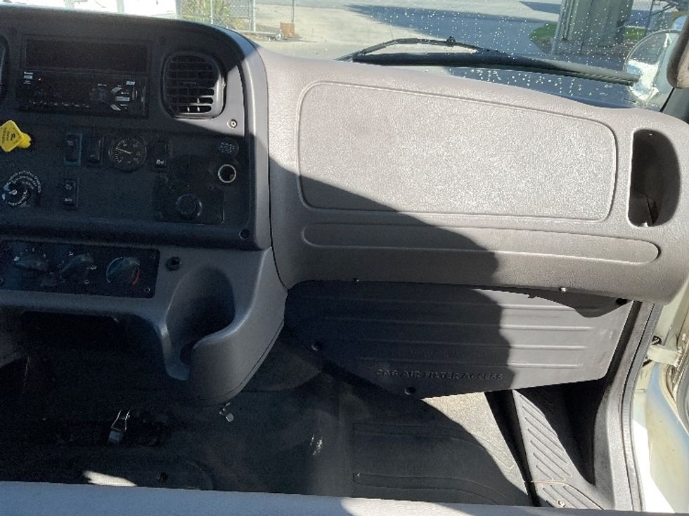Medium Duty Box Truck-Light and Medium Duty Trucks-Freightliner-2019-M2-West Valley City-UT-107,687\n\t\tmiles-$ 60,750 - Image 20