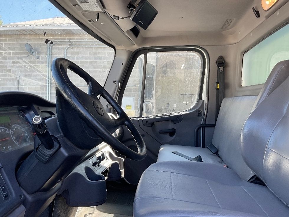 Medium Duty Box Truck-Light and Medium Duty Trucks-Freightliner-2019-M2-West Valley City-UT-107,687\n\t\tmiles-$ 60,750 - Image 19