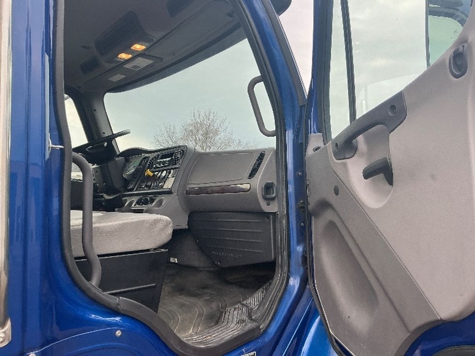 Medium Duty Box Truck-Light and Medium Duty Trucks-Freightliner-2019-M2-Wilkes Barre-PA-109,867\n\t\tmiles-$ 44,750 - Image 20