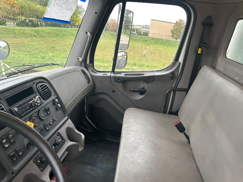 Medium Duty Box Truck-Light and Medium Duty Trucks-Freightliner-2019-M2-Windsor-WI-72,908\n\t\tmiles-$ 62,250 - Image 19