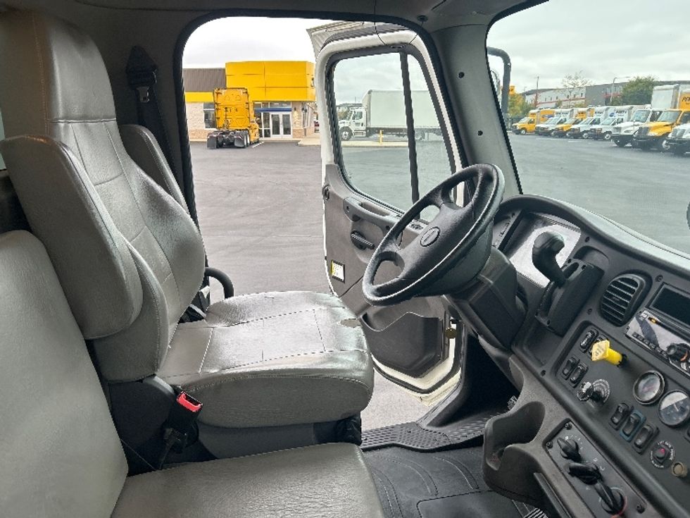 Medium Duty Box Truck-Light and Medium Duty Trucks-Freightliner-2019-M2-Windsor-WI-72,908\n\t\tmiles-$ 62,250 - Image 22