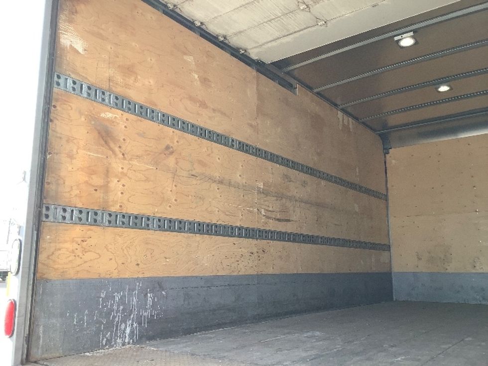 Medium Duty Box Truck-Light and Medium Duty Trucks-Freightliner-2019-M2-Winnipeg-MB-133,578\n\t\tkm-$ 69,500 - Image 11