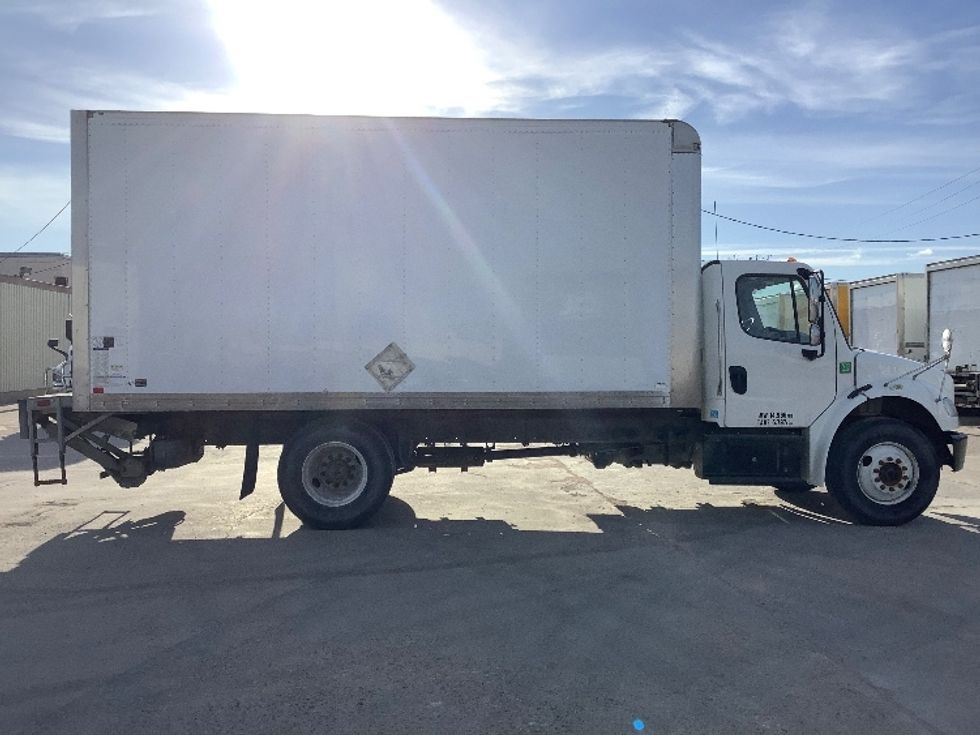 Medium Duty Box Truck-Light and Medium Duty Trucks-Freightliner-2019-M2-Winnipeg-MB-133,578\n\t\tkm-$ 69,500 - Image 15