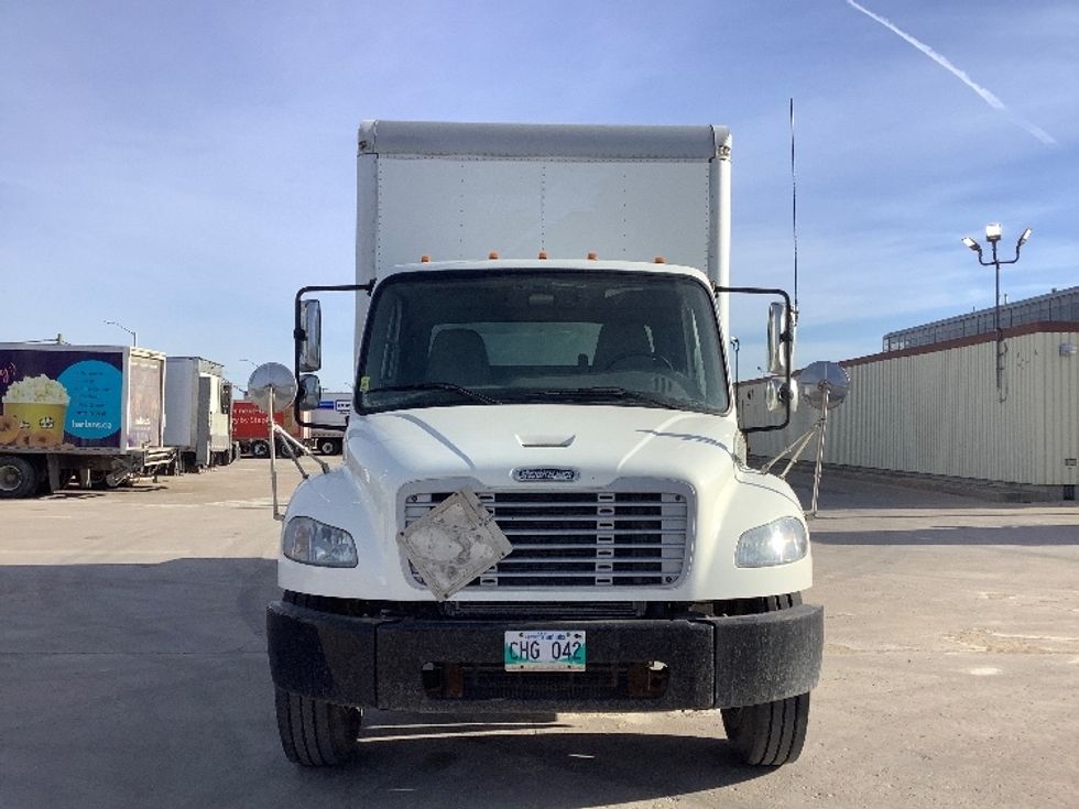 Medium Duty Box Truck-Light and Medium Duty Trucks-Freightliner-2019-M2-Winnipeg-MB-133,578\n\t\tkm-$ 69,500 - Image 2