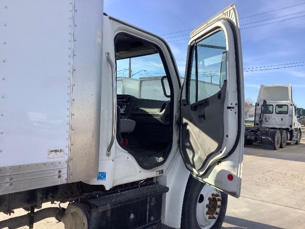 Medium Duty Box Truck-Light and Medium Duty Trucks-Freightliner-2019-M2-Winnipeg-MB-133,578\n\t\tkm-$ 69,500 - Image 20