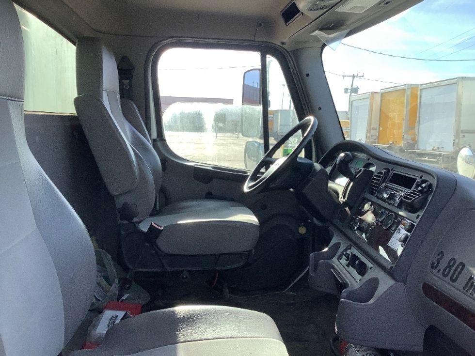 Medium Duty Box Truck-Light and Medium Duty Trucks-Freightliner-2019-M2-Winnipeg-MB-133,578\n\t\tkm-$ 69,500 - Image 22