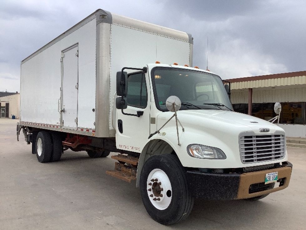 Medium Duty Box Truck-Light and Medium Duty Trucks-Freightliner-2019-M2-Winnipeg-MB-294,794\n\t\tkm-$ 62,000 - Image 1
