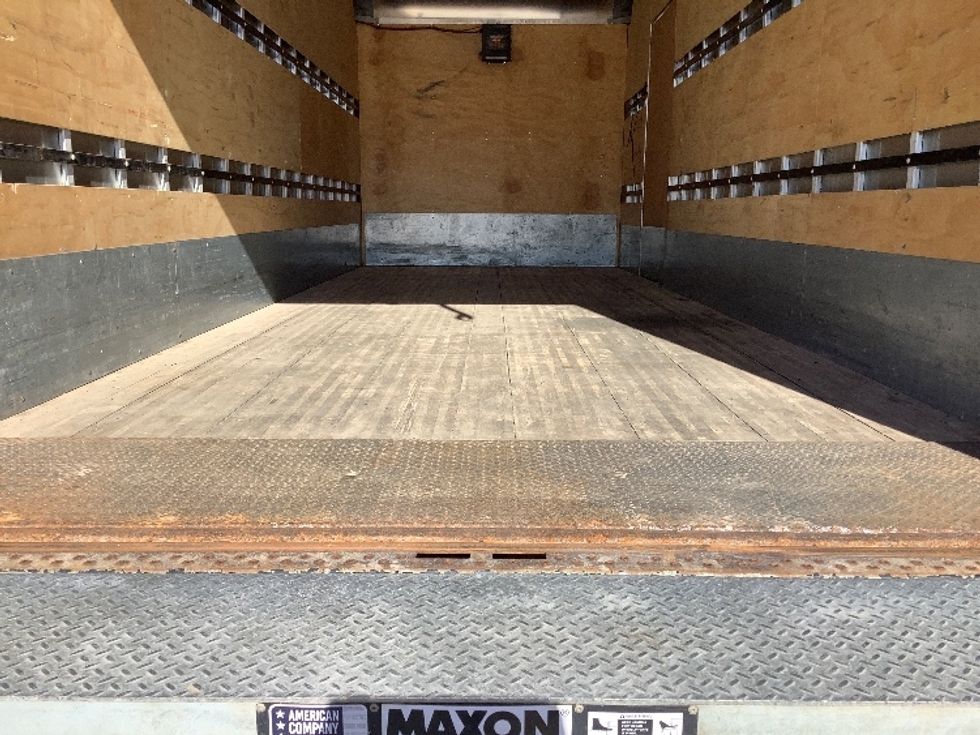 Medium Duty Box Truck-Light and Medium Duty Trucks-Freightliner-2019-M2-Winnipeg-MB-294,794\n\t\tkm-$ 62,000 - Image 10