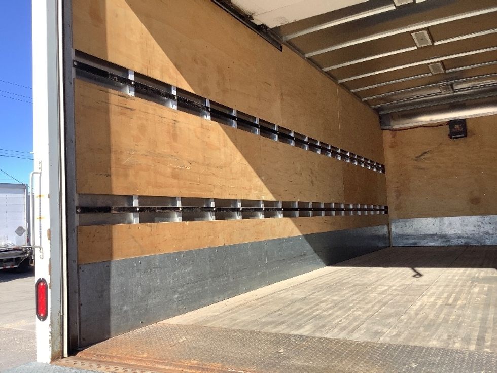Medium Duty Box Truck-Light and Medium Duty Trucks-Freightliner-2019-M2-Winnipeg-MB-294,794\n\t\tkm-$ 62,000 - Image 12