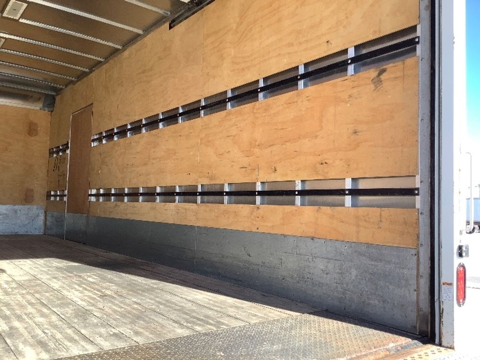 Medium Duty Box Truck-Light and Medium Duty Trucks-Freightliner-2019-M2-Winnipeg-MB-294,794\n\t\tkm-$ 62,000 - Image 13