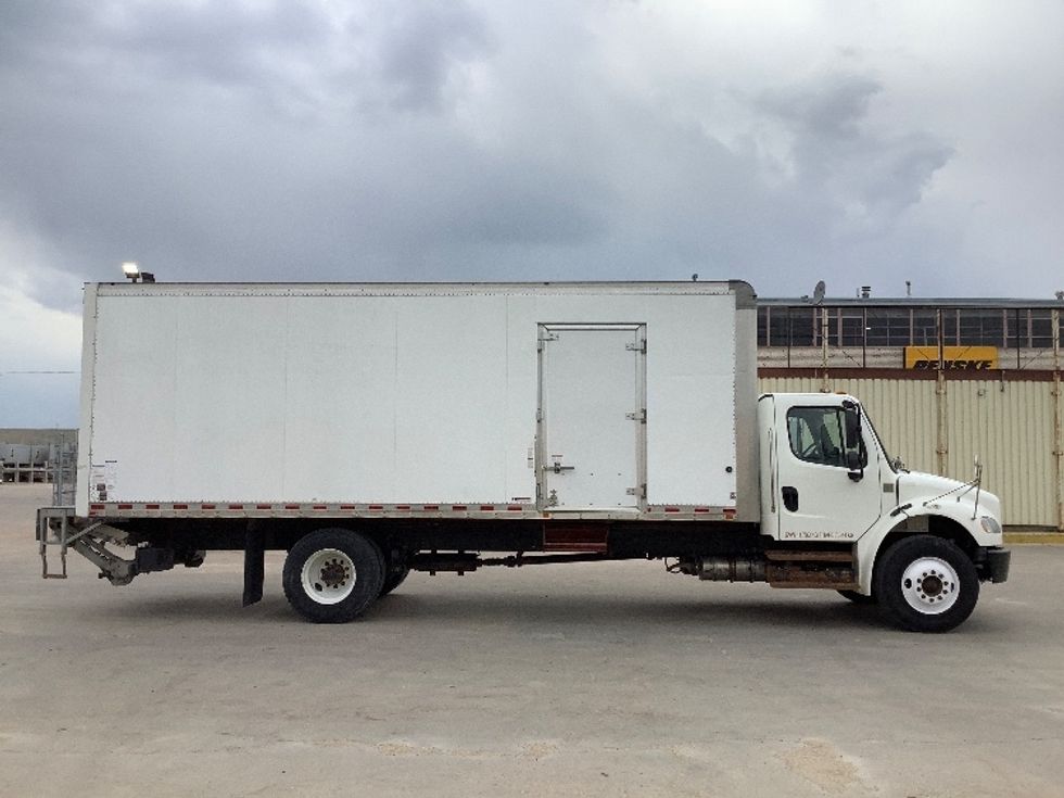 Medium Duty Box Truck-Light and Medium Duty Trucks-Freightliner-2019-M2-Winnipeg-MB-294,794\n\t\tkm-$ 62,000 - Image 15