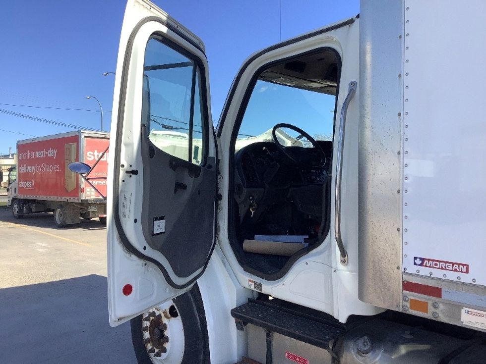 Medium Duty Box Truck-Light and Medium Duty Trucks-Freightliner-2019-M2-Winnipeg-MB-294,794\n\t\tkm-$ 62,000 - Image 16