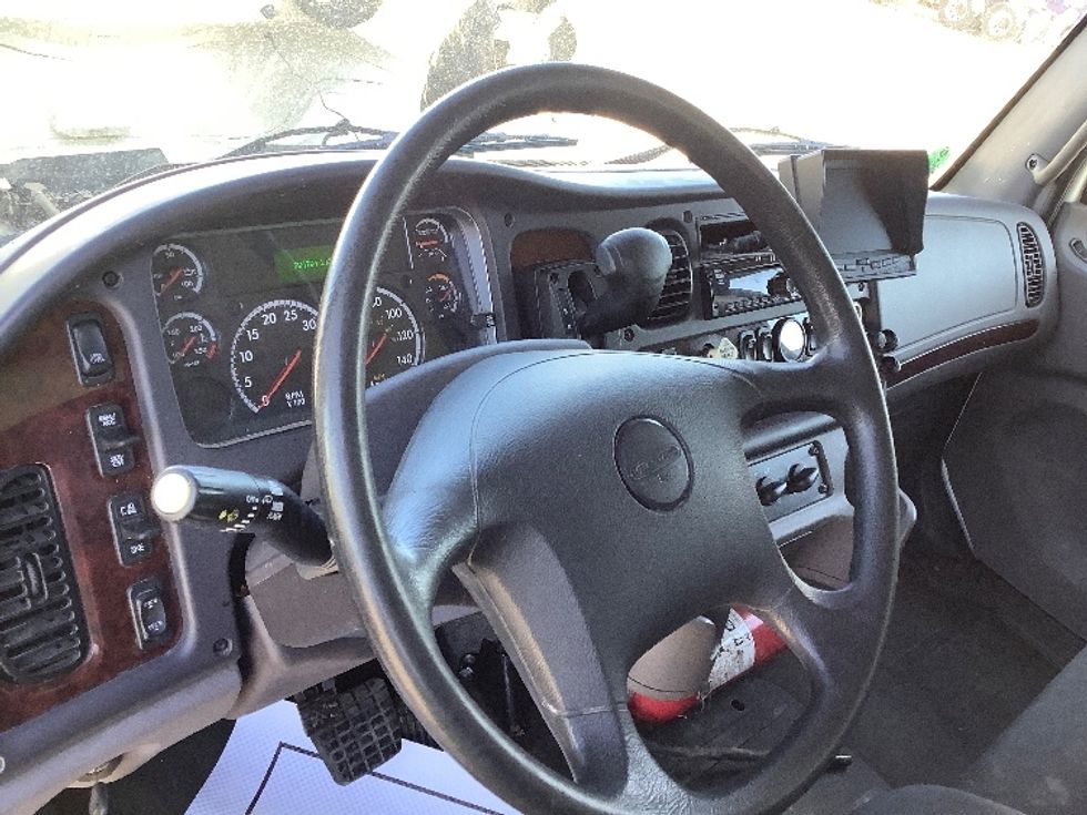 Medium Duty Box Truck-Light and Medium Duty Trucks-Freightliner-2019-M2-Winnipeg-MB-294,794\n\t\tkm-$ 62,000 - Image 17