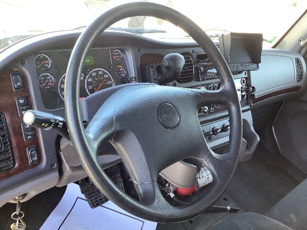 Medium Duty Box Truck-Light and Medium Duty Trucks-Freightliner-2019-M2-Winnipeg-MB-294,794\n\t\tkm-$ 62,000 - Image 18