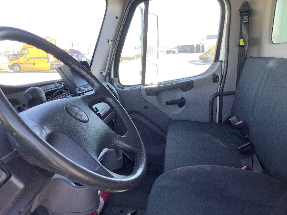 Medium Duty Box Truck-Light and Medium Duty Trucks-Freightliner-2019-M2-Winnipeg-MB-294,794\n\t\tkm-$ 62,000 - Image 19