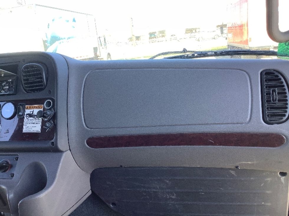 Medium Duty Box Truck-Light and Medium Duty Trucks-Freightliner-2019-M2-Winnipeg-MB-294,794\n\t\tkm-$ 62,000 - Image 21
