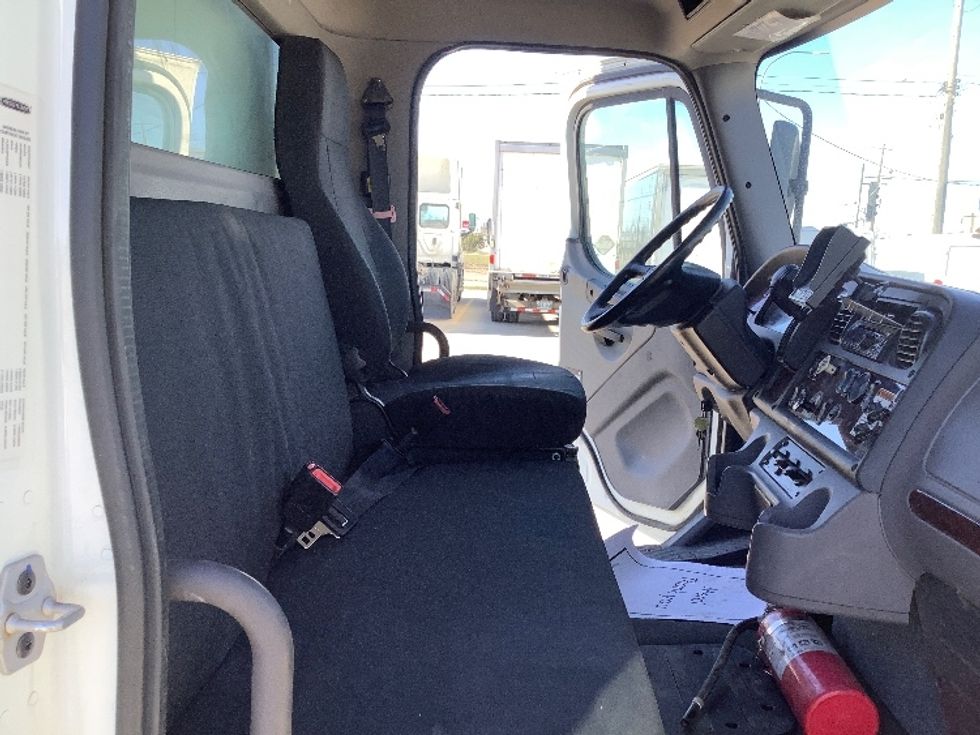 Medium Duty Box Truck-Light and Medium Duty Trucks-Freightliner-2019-M2-Winnipeg-MB-294,794\n\t\tkm-$ 62,000 - Image 22