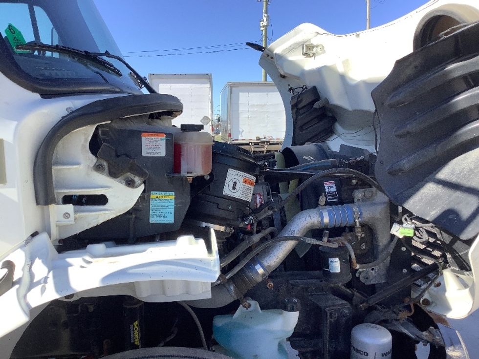 Medium Duty Box Truck-Light and Medium Duty Trucks-Freightliner-2019-M2-Winnipeg-MB-294,794\n\t\tkm-$ 62,000 - Image 24