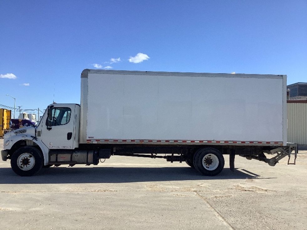 Medium Duty Box Truck-Light and Medium Duty Trucks-Freightliner-2019-M2-Winnipeg-MB-294,794\n\t\tkm-$ 62,000 - Image 4