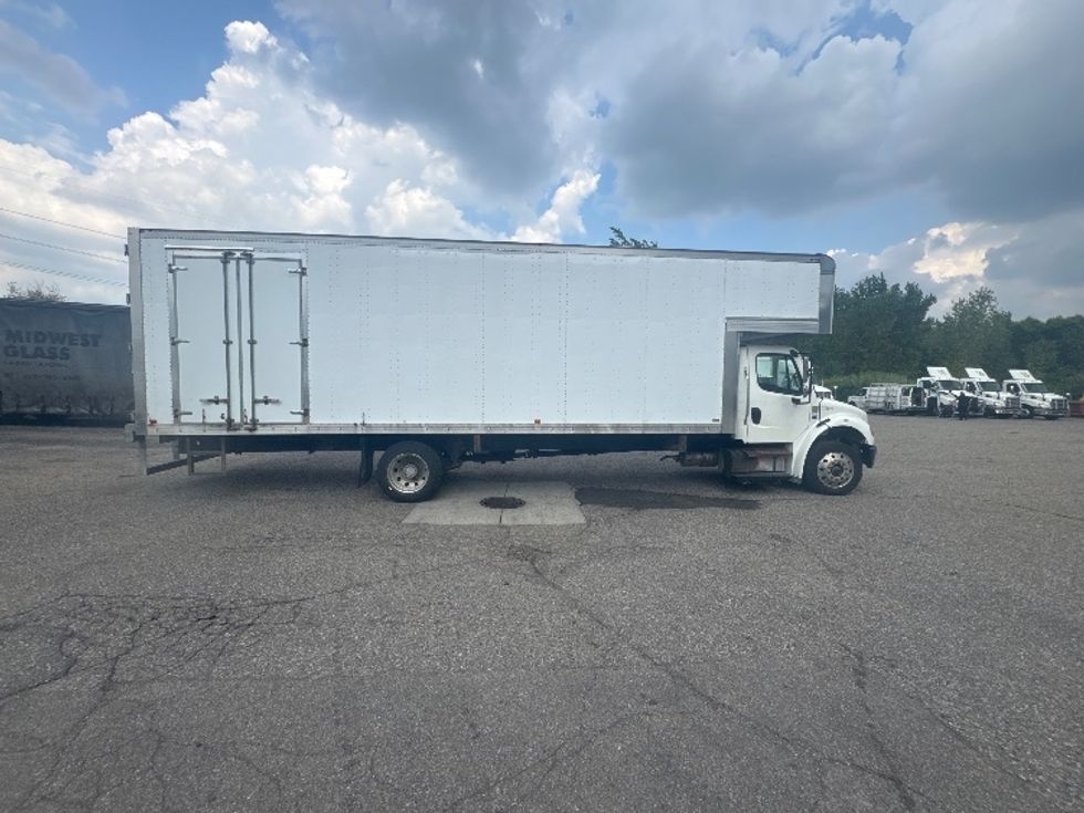 Medium Duty Box Truck-Light and Medium Duty Trucks-Freightliner-2019-M2-Wixom-MI-135,846\n\t\tmiles-$ 56,000 - Image 15