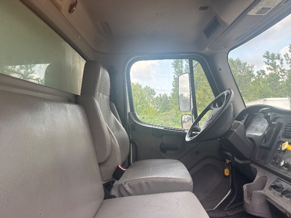Medium Duty Box Truck-Light and Medium Duty Trucks-Freightliner-2019-M2-Wixom-MI-135,846\n\t\tmiles-$ 56,000 - Image 22