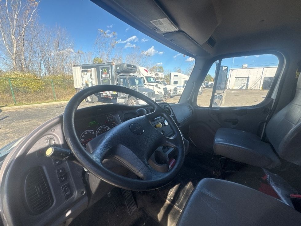 Medium Duty Box Truck-Light and Medium Duty Trucks-Freightliner-2019-M2-Wixom-MI-217,453\n\t\tmiles-$ 45,250 - Image 17