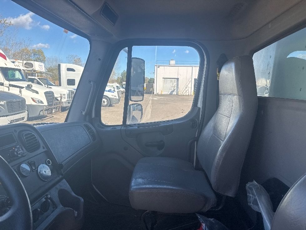 Medium Duty Box Truck-Light and Medium Duty Trucks-Freightliner-2019-M2-Wixom-MI-217,453\n\t\tmiles-$ 45,250 - Image 19