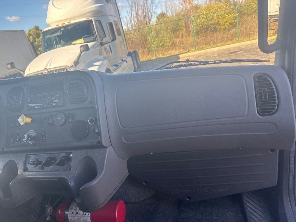 Medium Duty Box Truck-Light and Medium Duty Trucks-Freightliner-2019-M2-Wixom-MI-217,453\n\t\tmiles-$ 45,250 - Image 21